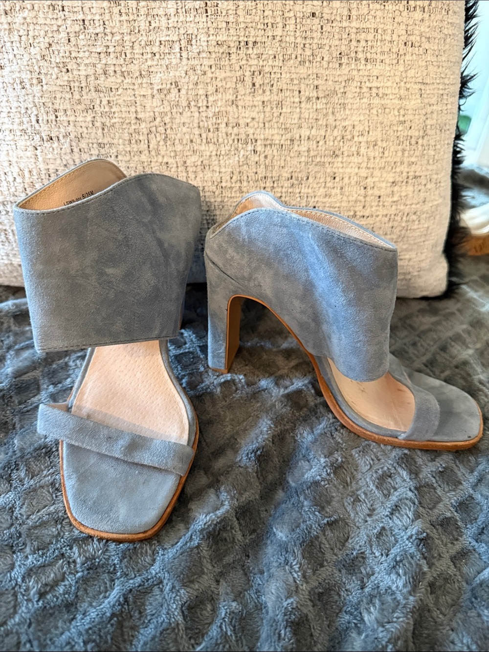 Women's Suede Open-Toe Heeled Sandals in Light Blue 42 Gold